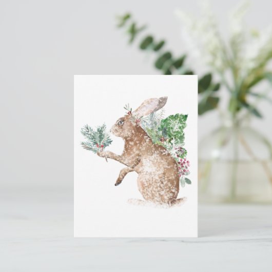 Snowy Winter Hare geeft posy van Spruce & Holly Briefkaart (Staand voorkant)