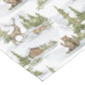 Snowy Winter Log Cabin | Houtdieren Tafelkleed (Gekanteld)