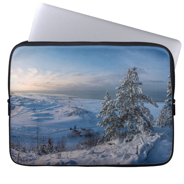 Snowy winter Oostzeekust zee Laptop Sleeve (Voorkant)