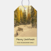 Snowy Winter Path met Pine Trees Kerstmis Cadeaulabel (Voorkant)