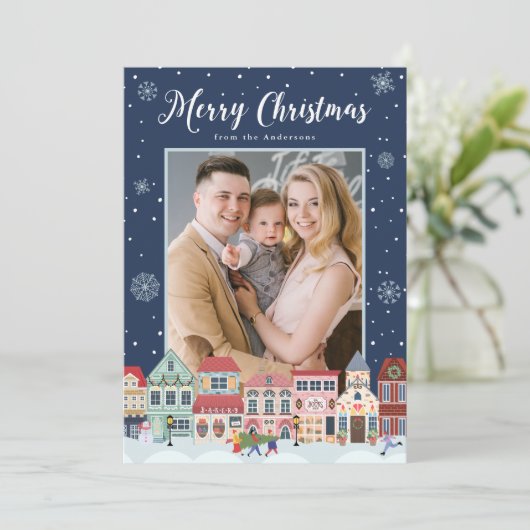 Snowy Winter Village Merry Kerst2 Foto Feestdagenkaart (Staand voorkant)