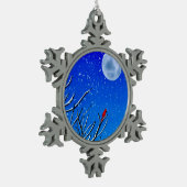 Snowy winterdag, heldere rode kardinaal, stijgende tin sneeuwvlok ornament (Links)