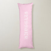 "Snuggles" Lichtroze witte letters Lichaamskussen (Achterkant (Verticaal))