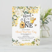 So Sweet to Bee One 1st Birthday Invitation Kaart (Staand voorkant)