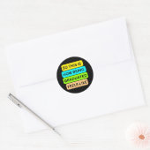 SO_THIS_IS_HOW_BEING_GRADUATED_FEELS_LIKE ZWART RONDE STICKER (Envelop)