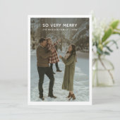 So Very Merry Rustic Winter Family Photo Feestdagenkaart (Staand voorkant)