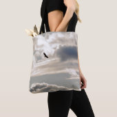 Soaring Bald Eagle Tote Bag (Dichtbij)