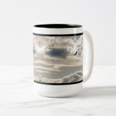 Soaring Bald Eagle Tweekleurige Koffiemok (Voorkant rechts)