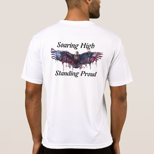 Soaring hoog staande trots USA Eagle vlag T-shirt (Achterkant)