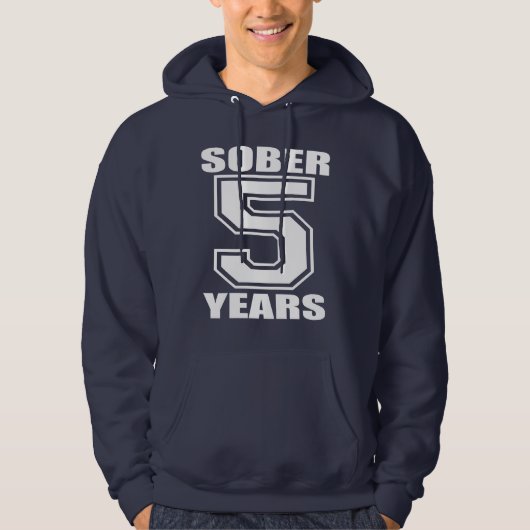Sober 5 jaar wit op donker hoodie (Voorkant)