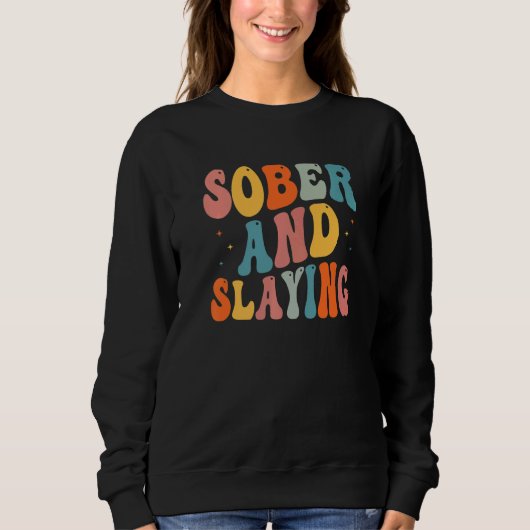 Sober and Slaying Sobriety Recovery Anniversary Aw Trui (Voorkant)
