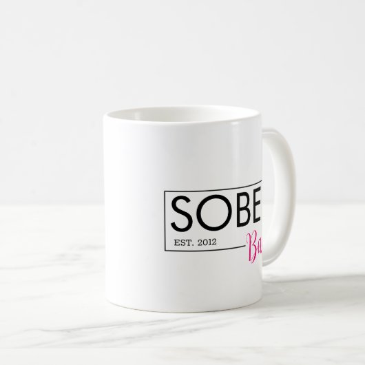 Sober Babe Est. Aangepaste datum Koffiemok (Voorkant rechts)