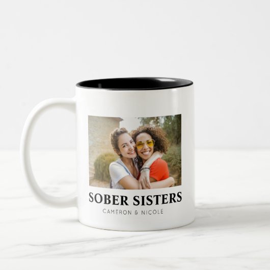 Sober Sisters Custom Foto en Namen Tweekleurige Koffiemok (Links)