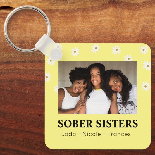 Sober Sisters Schattigee aangepaste naam & datum D Sleutelhanger (Voorkant)