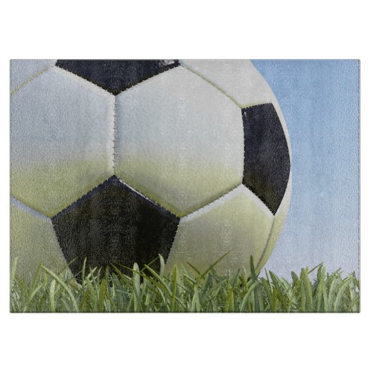 Soccer ball on grass. snijplank (Voorkant)