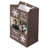 Soccer Ball with Santa Hat Snowflake Photo  Medium Cadeauzakje (Voorkant Gekanteld)