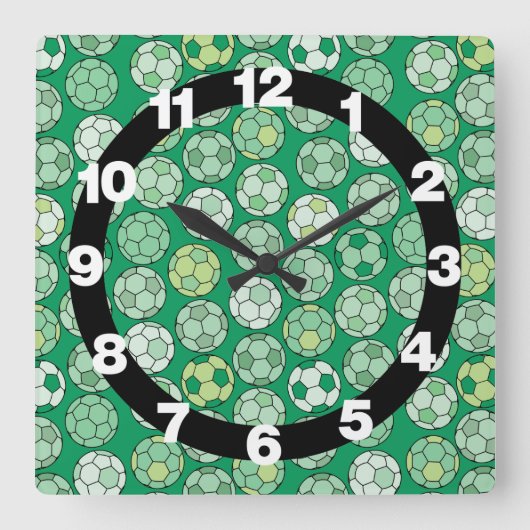 Soccer Balls Green Wall Clock Vierkante Klok (Voorkant)