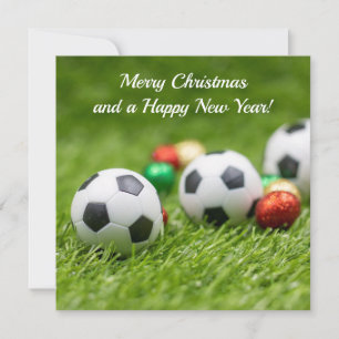 Soccer kerstkaart met bal op groen gras
