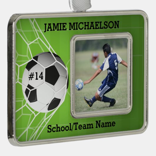 Soccer Player Keepomwille Verzilverd Omlijst Ornament (Rechts)