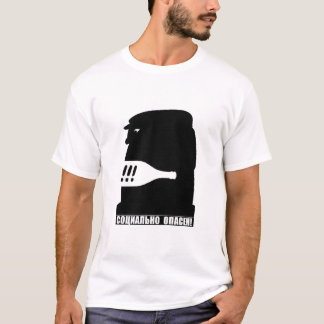 Sociaal gevaarlijk (Russisch) T-shirt
