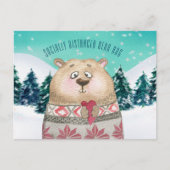 Sociaal vervormde Beer Hug Cute Forest Snow Scene Feestdagenkaart (Voorkant)
