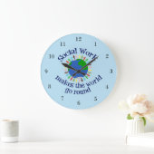 Sociaal werk maakt de wereld draaiende grote klok (Huis)