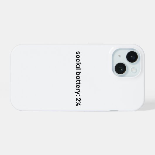 Social Battery 2% iPhone Case - Relatable Quote iPhone 15 Case (Achterkant horizontaal)
