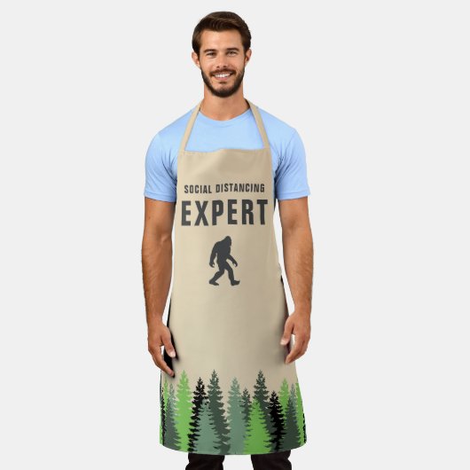 Social Distancing Expert Sasquatch Funny Schort (Gedragen)
