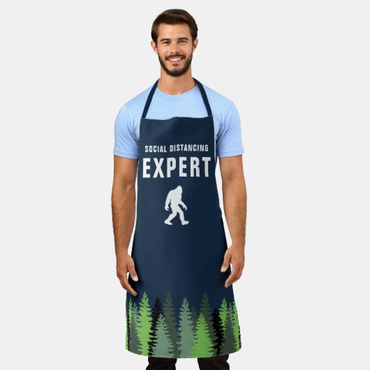 Social Distancing Expert Sasquatch Funny Schort (Gedragen)