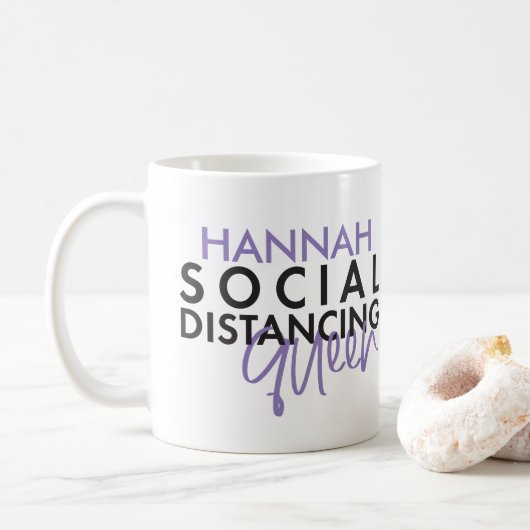 Social distancing koningin moderne typografie ontw koffiemok (Met donut)