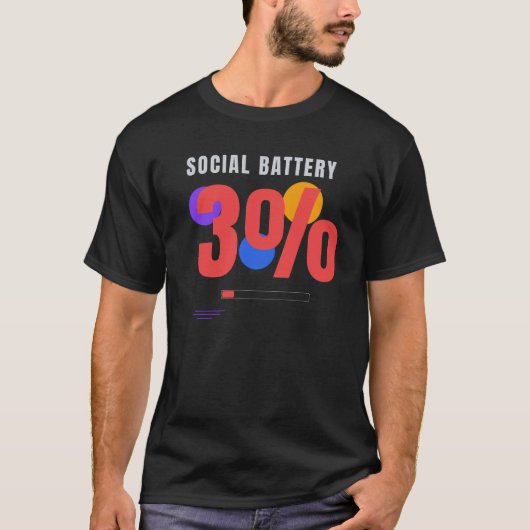 Sociale Batterij 3% – Grappig Introvert Tech Desig T-shirt (Voorkant)