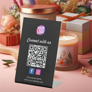 Sociale media met zwarte QR-code Visitekaartje Ped Reclamebord Met Voetstuk