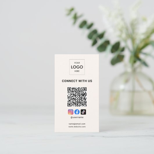 Sociale media QR-code Moderne Logo beige Visitekaartje (Staand voorkant)
