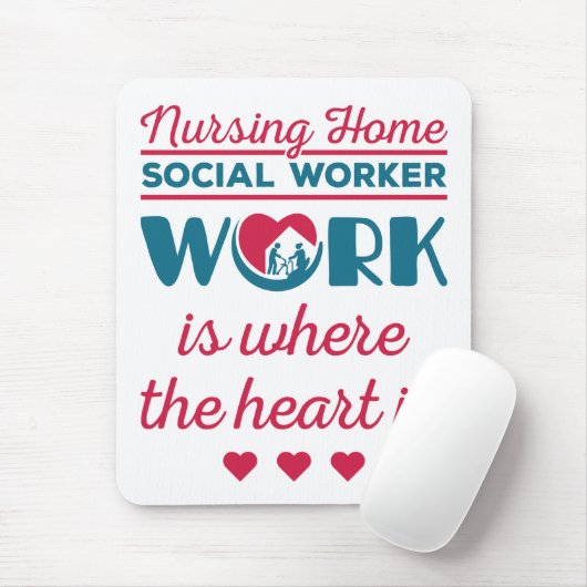 Sociale thuiswerkers die werken in het hart muismat (Met muis)