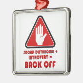 Sociale vervorming en introvert, uit metalen ornament (Links)