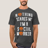 Sociale werker Halloween Niets geeft me om me te v T-shirt (Voorkant)