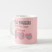 Sociale werkers geven "Verrijking van het leven va Koffiemok (Voorkant links)