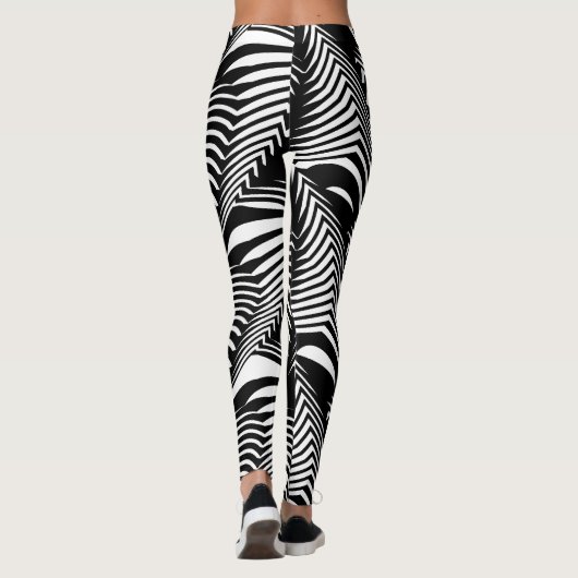 Socialite Wild & Crazy Black White Pattern Leggings (Achterkant)