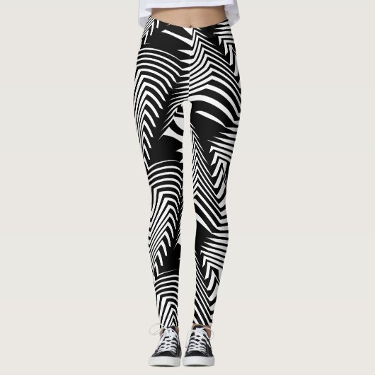 Socialite Wild & Crazy Black White Pattern Leggings (Voorkant)