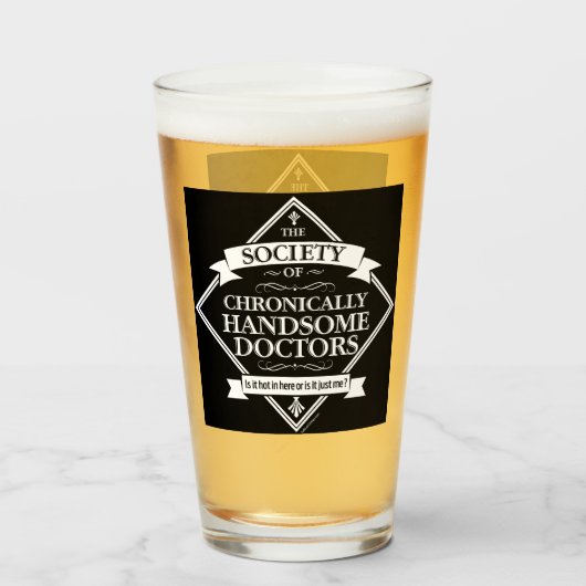 Sociëteit van Chronisch Knappe Dokters - grappige Glas (Voorkant gevuld)
