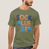 SOCK BLAUW BED Grappig minimalistisch grafisch ont T-shirt (Voorkant)