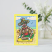 SOCK MONKEY RED BIKINI, BIJ DE BEACH CARTOON Funny Briefkaart (Staand voorkant)