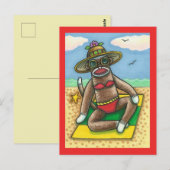 SOCK MONKEY RED BIKINI, BIJ DE BEACH CARTOON Funny Briefkaart (Voorkant / Achterkant)