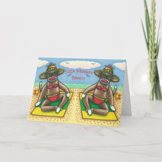 SOCK MONKEY RED BIKINI, BIJ DE BEACH CARTOON Funny Kaart (Voorkant)