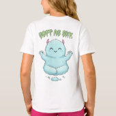Soft as Sky: Kawaii Cloud Monster Zen Yoga & Medit T-shirt (Achterkant)