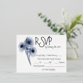 Soft Blue Flower Wedding RSVP Kaart (Staand Voorkant)