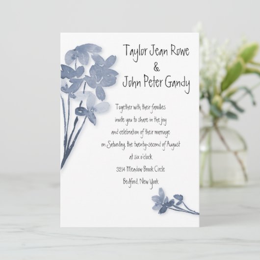 Soft Blue Flower Wedding Uitnodiging (Staand voorkant)