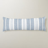 Soft Blue Herringbone Fern Striped Pattern Lichaamskussen (Voorkant)
