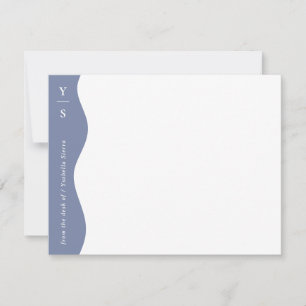 Soft Blue Wavy Bold Initialen Modern Notitiekaartje