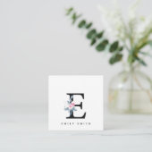 SOFT BLUSH BLUE FLORAL ALPHABETS NAME BRIEF E VIERKANTE VISITEKAARTJE (Staand voorkant)